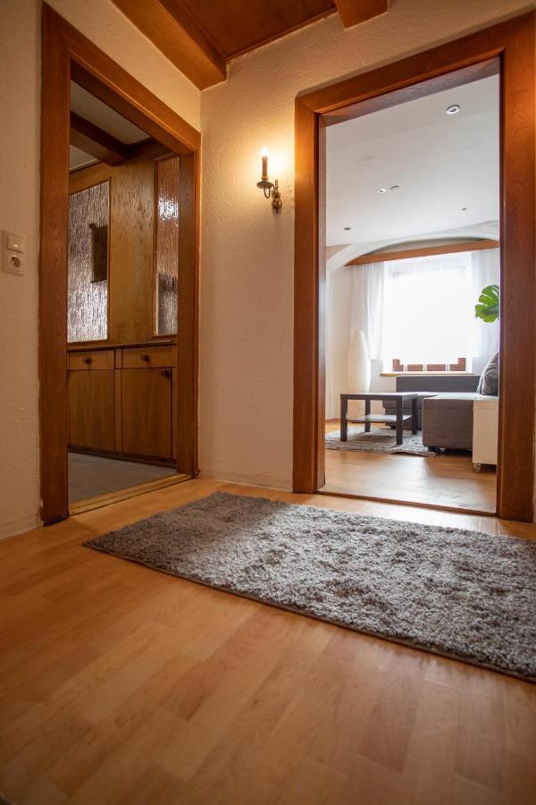Traditional Old Town Apartment Hall in Tirol Exteriör bild