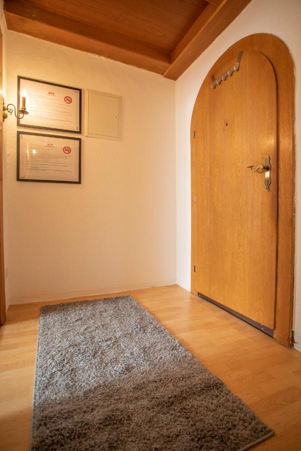 Traditional Old Town Apartment Hall in Tirol Exteriör bild