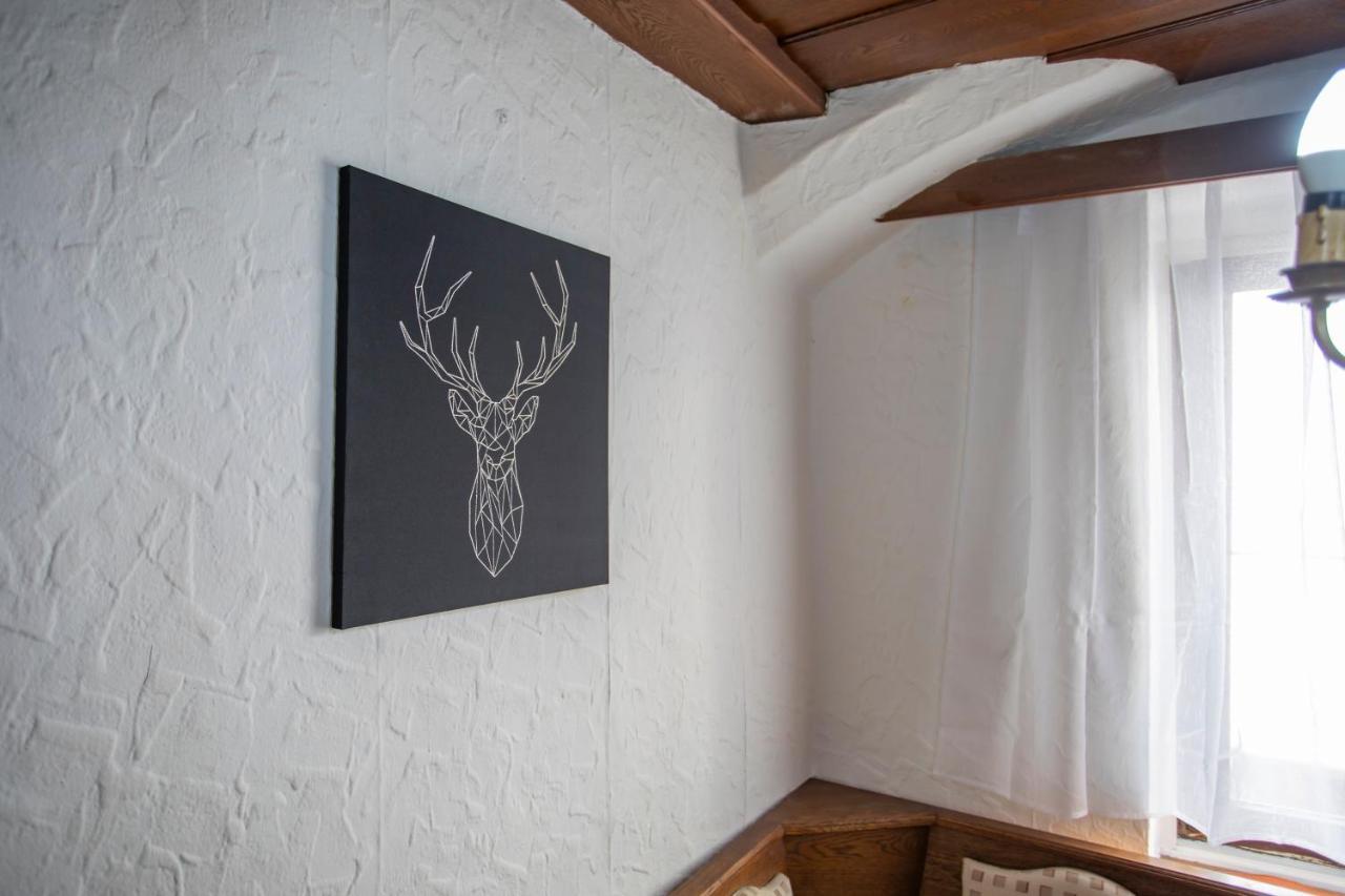 Traditional Old Town Apartment Hall in Tirol Exteriör bild
