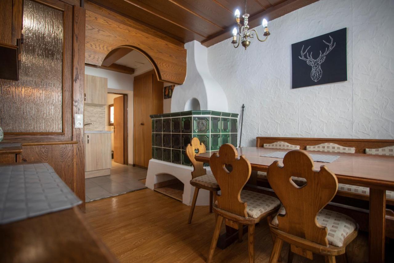 Traditional Old Town Apartment Hall in Tirol Exteriör bild