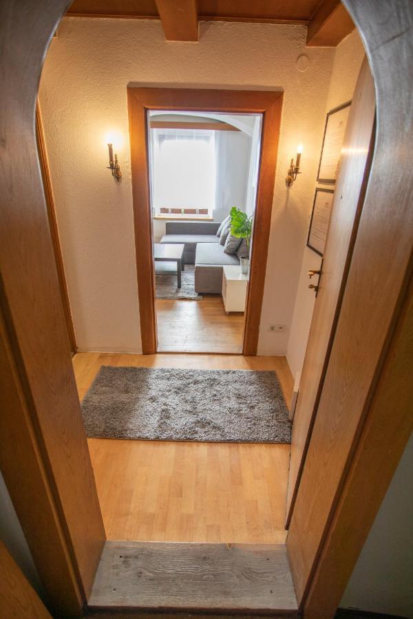 Traditional Old Town Apartment Hall in Tirol Exteriör bild